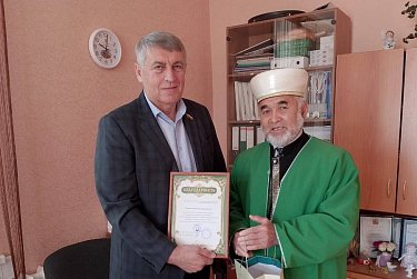 Парламентарий помогает решать проблемы